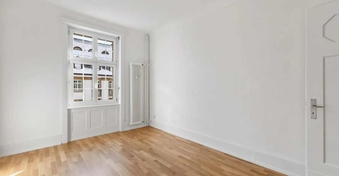 Living in a prime location: Bright 5-room apartment - Photo 8 of 9