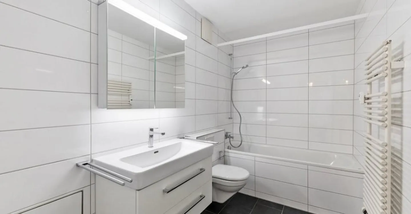 Living in a prime location: Bright 5-room apartment - Photo 9 of 9