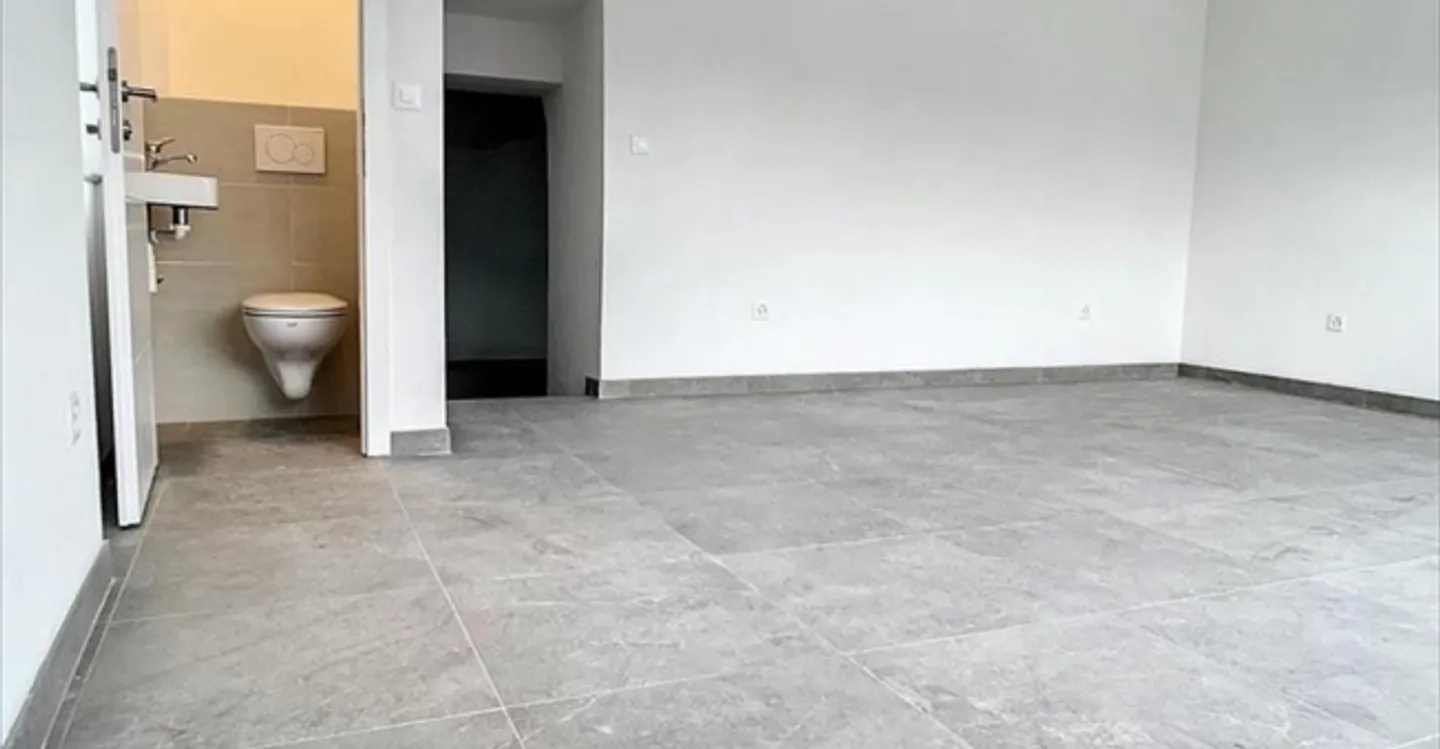 Arcade - Photo 1 of 6