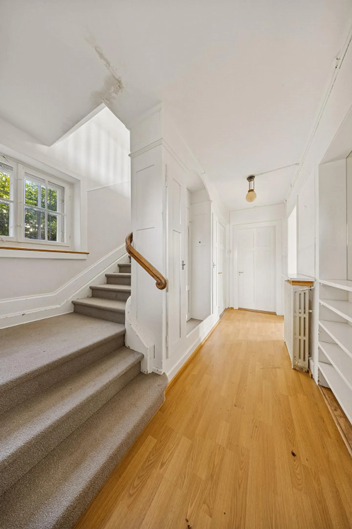 Charmantes Doppeleinfamilienhaus mit Seeblick - Foto 3 von 5