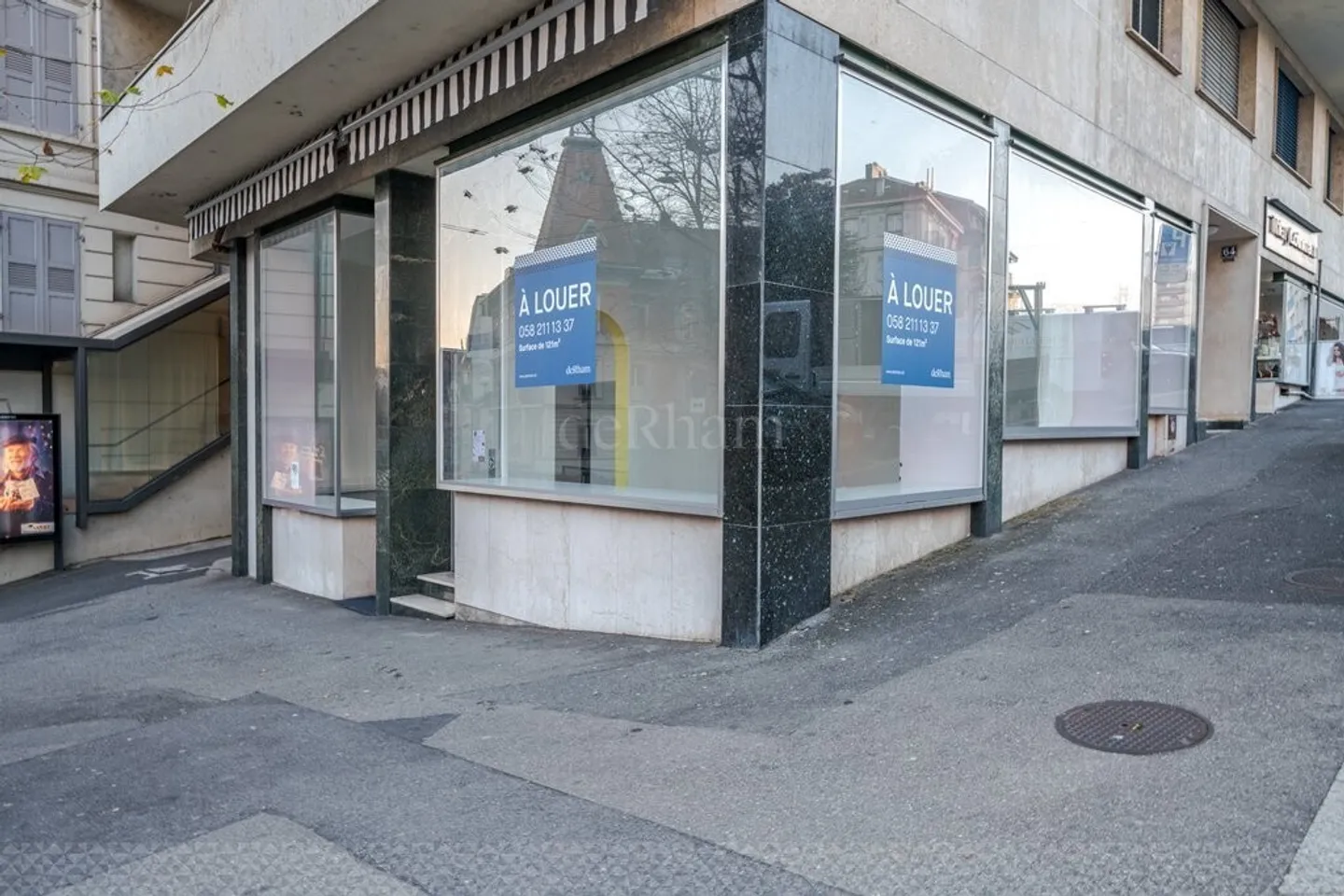 Sales area with large display window and ideal location - Photo 1 of 10