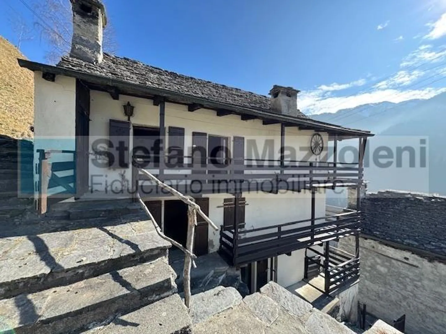 COMOLOGNO - Charming rustic house in the village - Photo 2 of 14