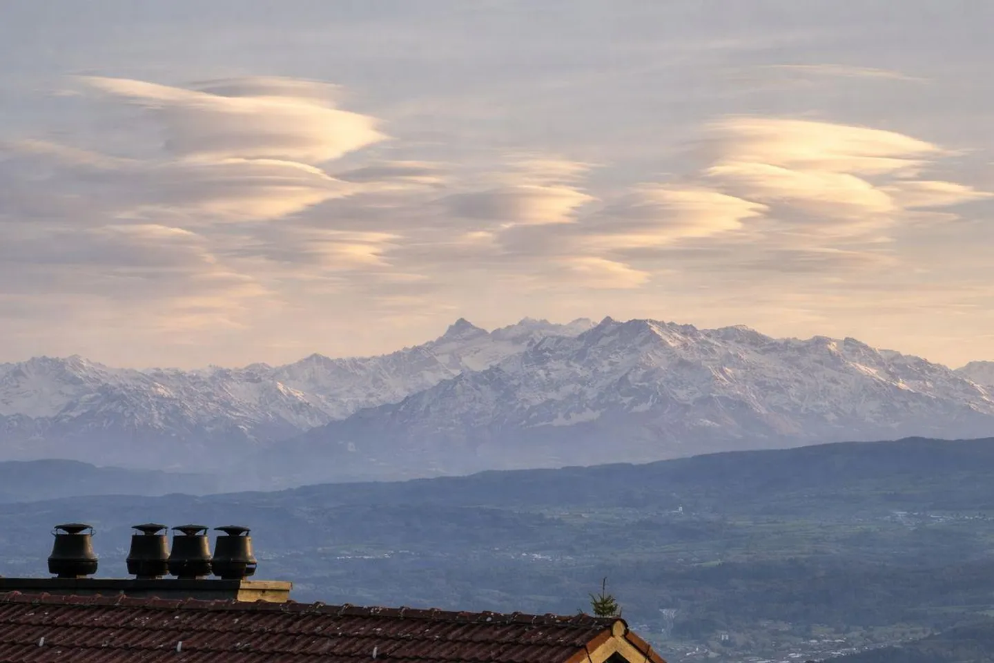 Appartamento Attico con Vista Panoramica a Oberwil-Lieli - Foto 2 di 11