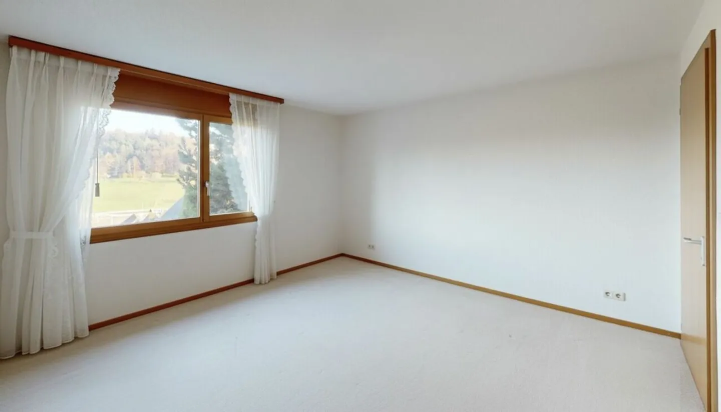 GROSSZÜGIGES 7.5-ZIMMER-EINFAMILIENHAUS AN SONNIGER LAGE - Foto 8 von 11