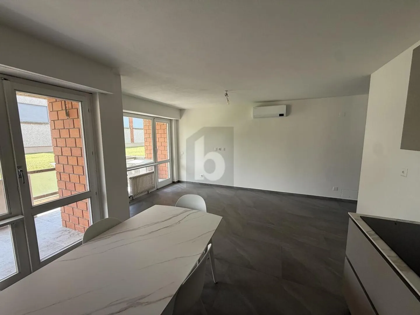 RENOVATED, LIKE NEW IN A CENTRAL LOCATION - Photo 3 of 6