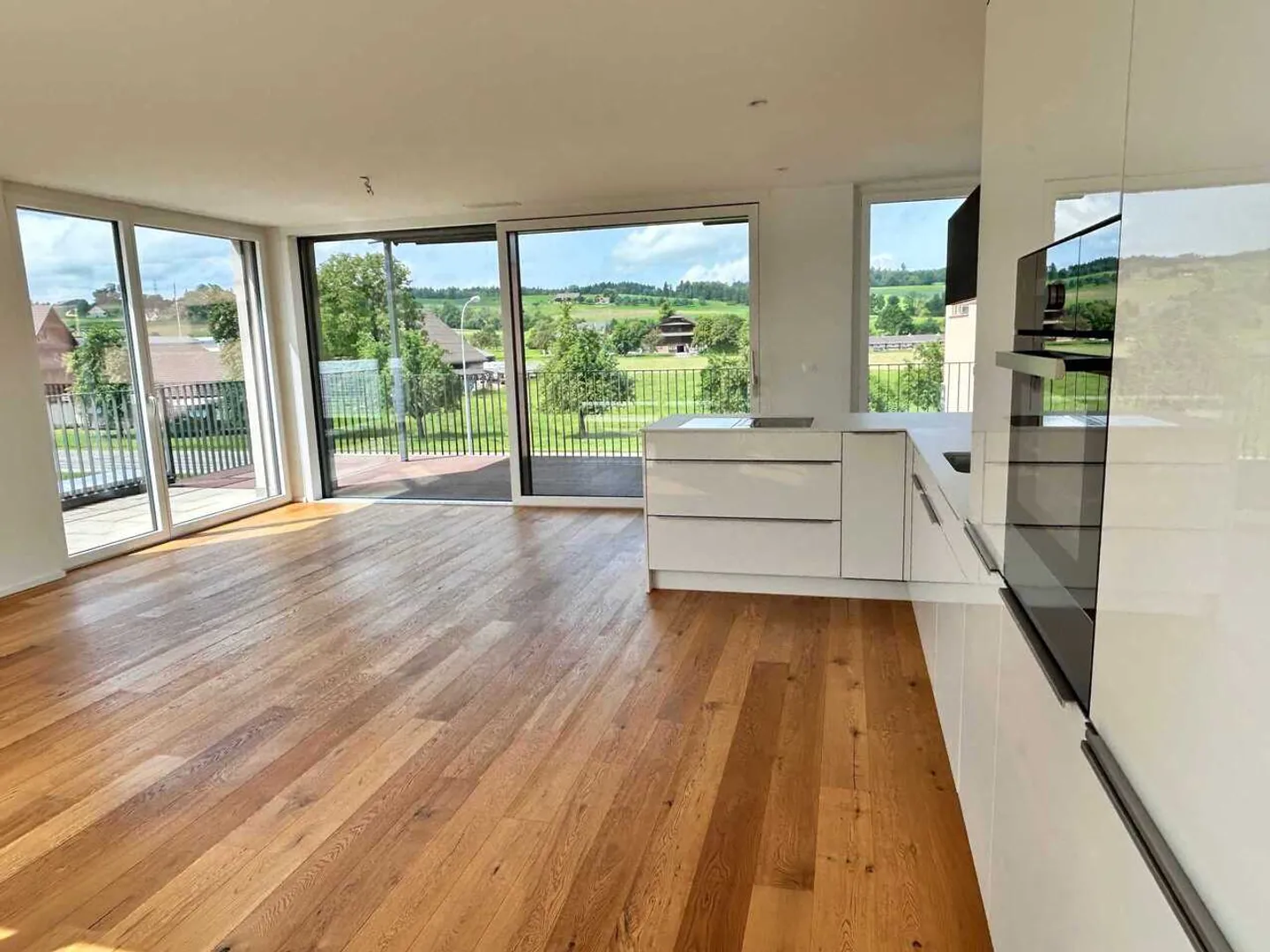 Spacious 3.5-room penthouse apartment for sale in Neudorf - Photo 3 of 12