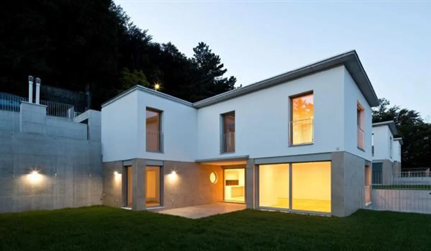 Agra: Villa 6.5 Rooms - Photo 3 of 5