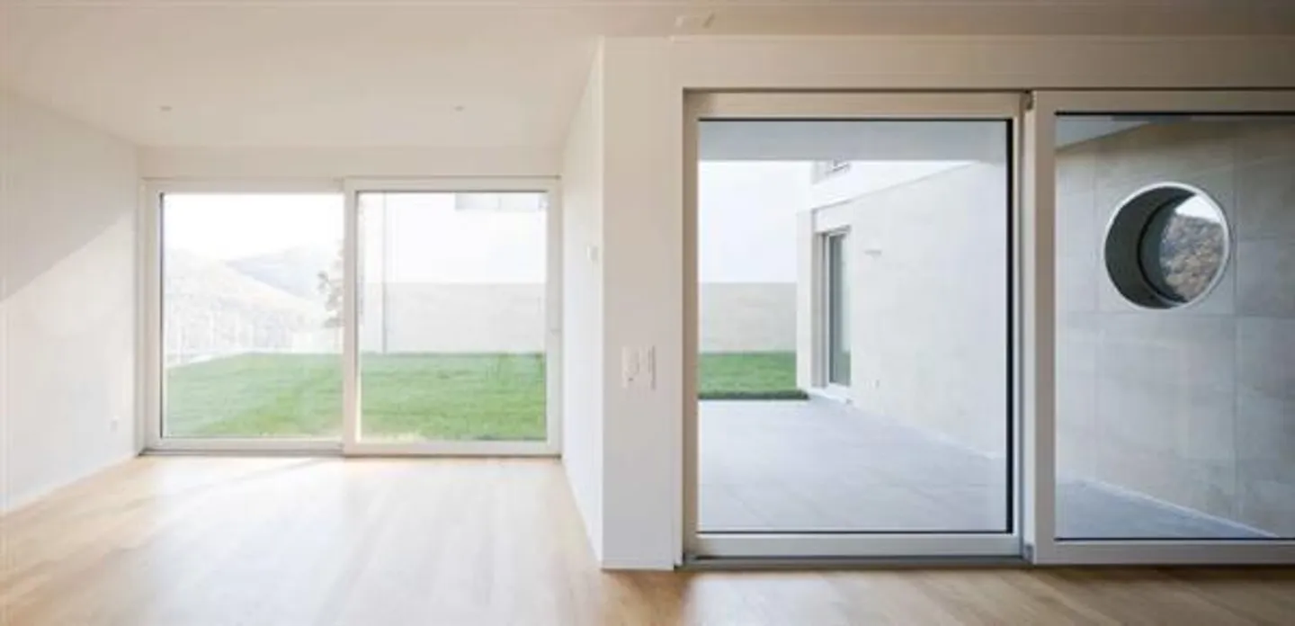 Agra: Villa 6.5 Rooms - Photo 4 of 5