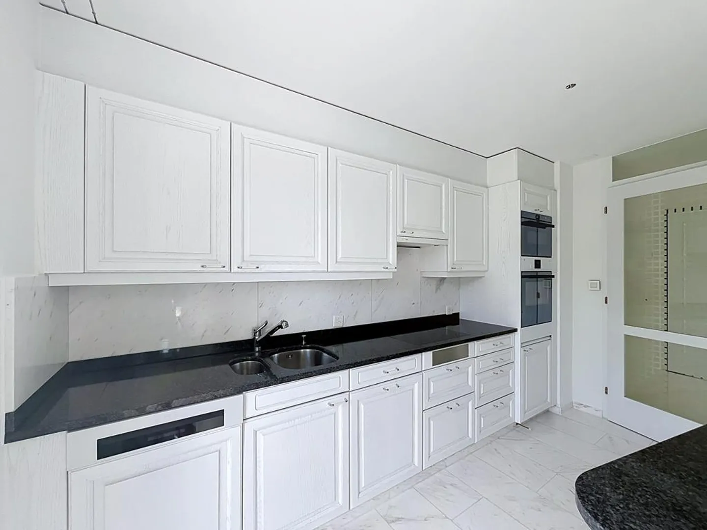 Exclusive 2.5-room garden apartment in Herrliberg - Photo 3 of 9