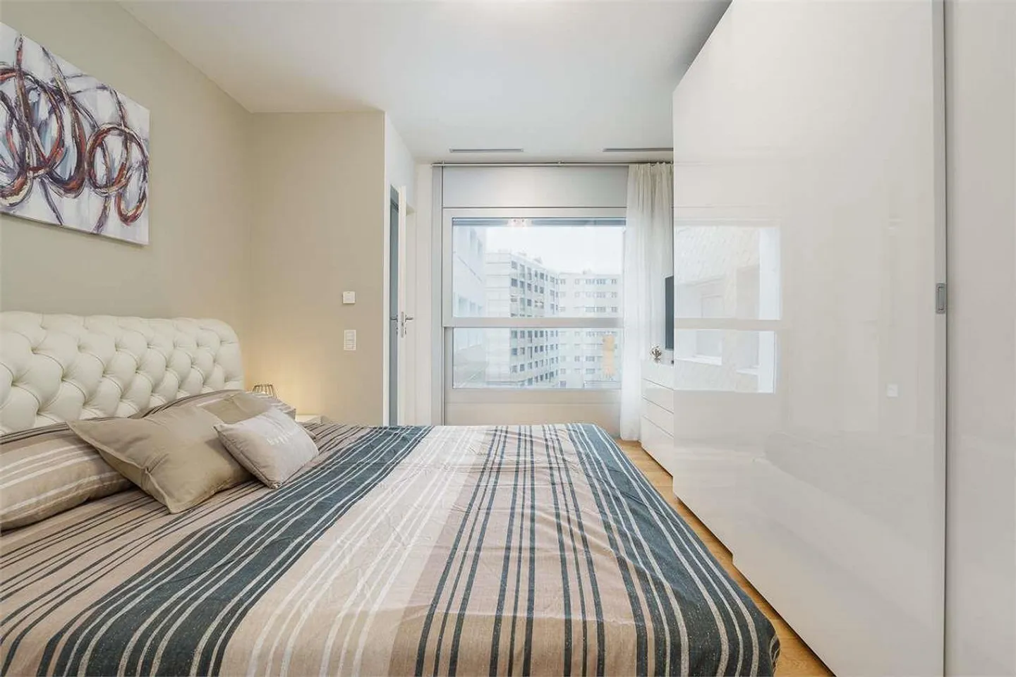 Appartement élégant de 3,5 pièces avec vue sur le Monte San Salvatore - Photo 11 sur 13