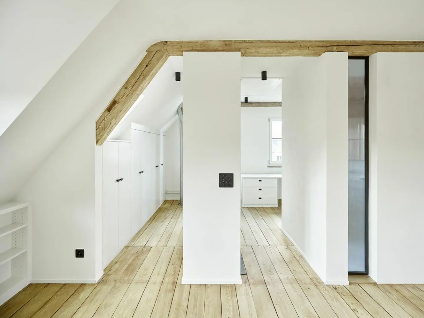 UNICO CASA A SCHIERA NEL DISTRETTO 2 - ARCHITETTURA CON CARATTERE - Foto 9 di 18