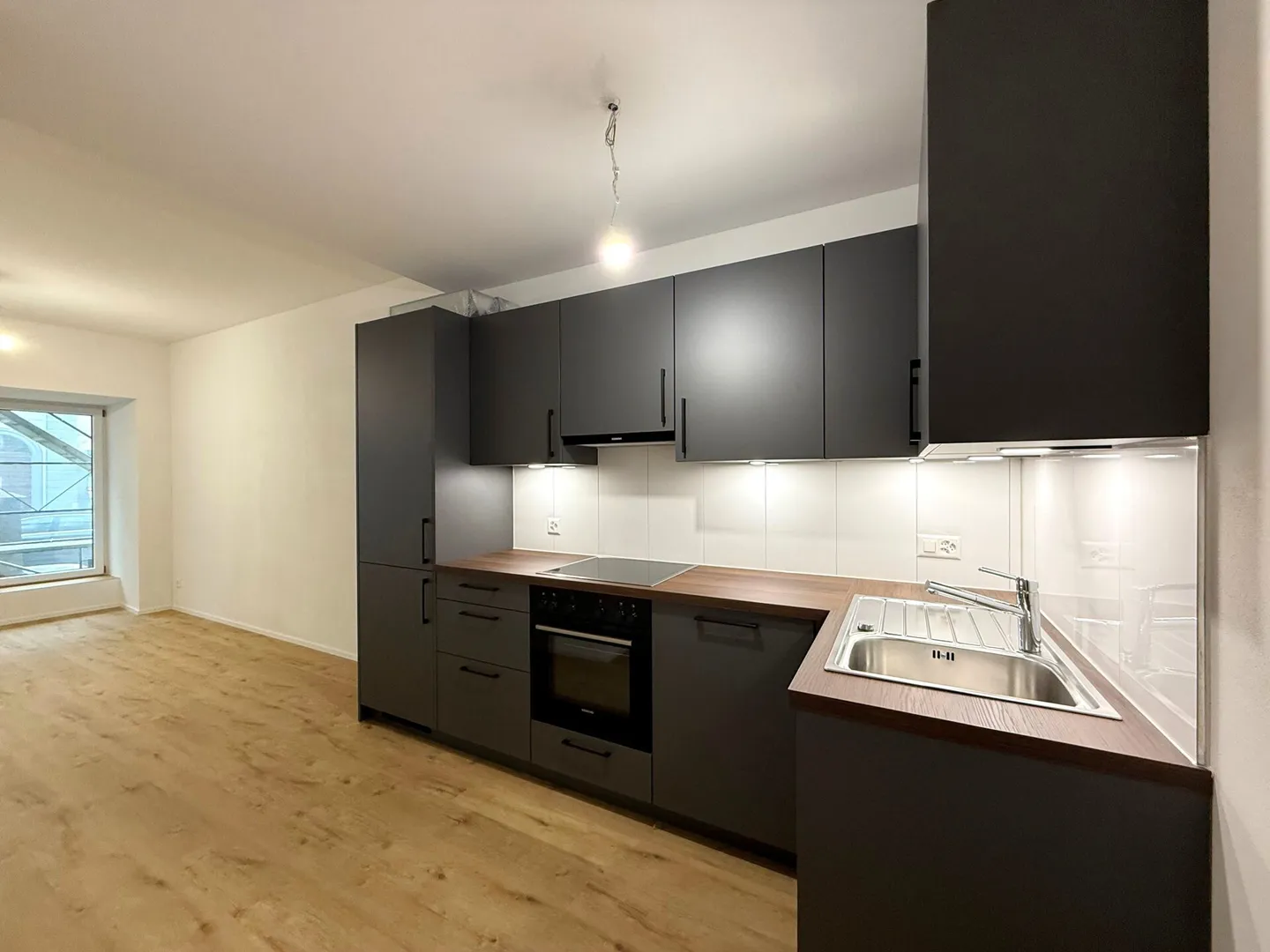 Appartamenti in affitto di 2,5 stanze completamente ristrutturati - Foto 1 di 10