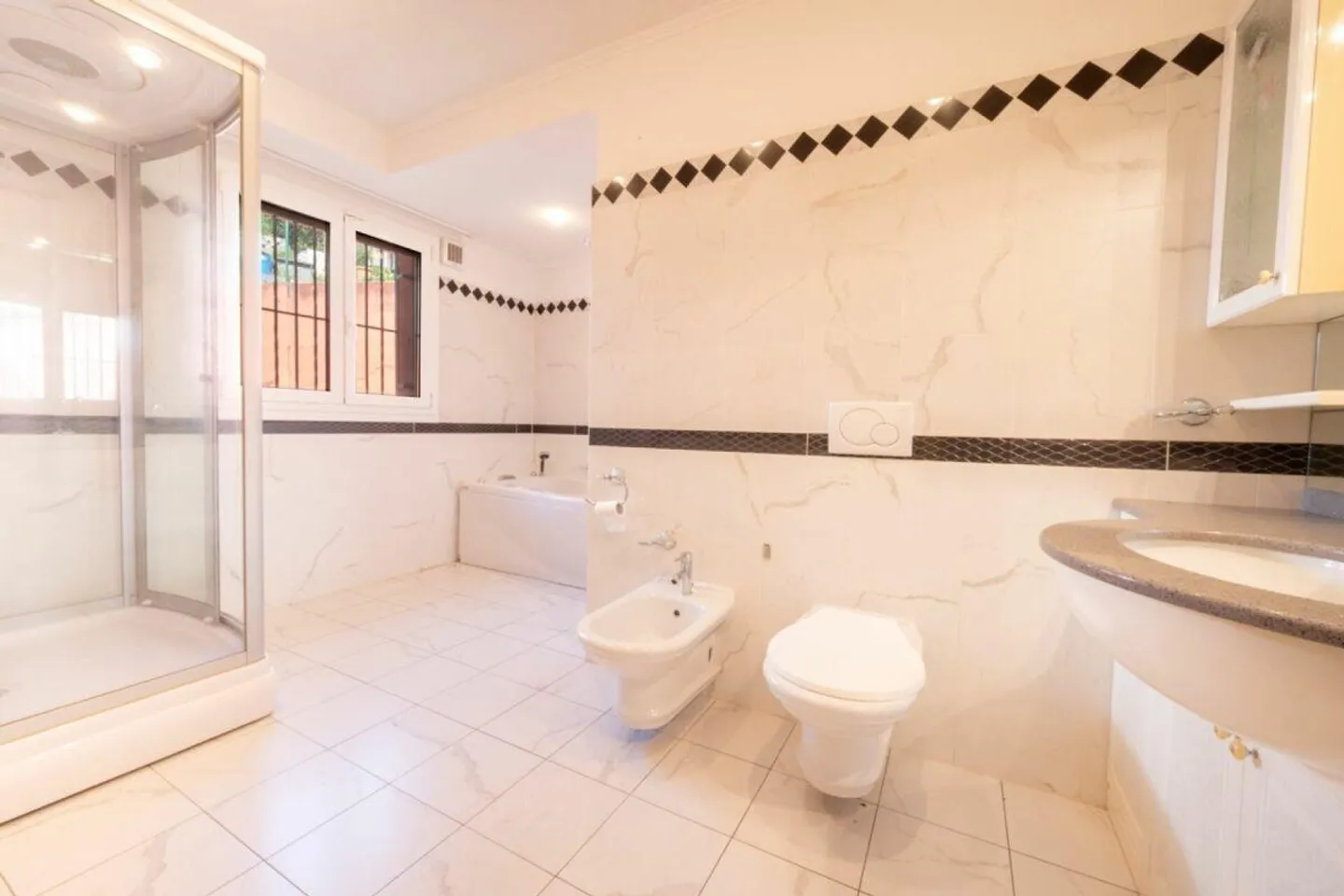 Maison avec grand jardin et appartement d'invités - Photo 10 sur 14