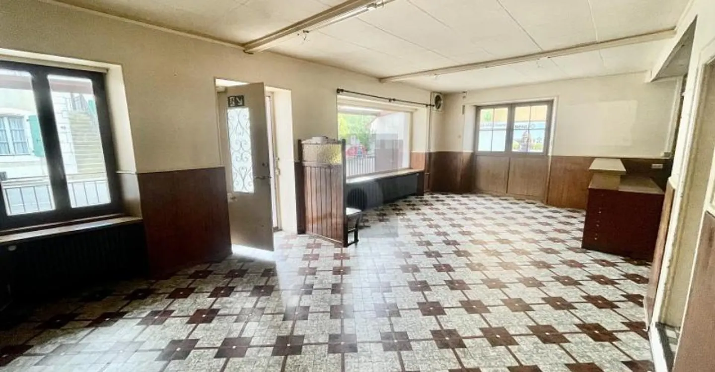 BEAUTIFUL OPPORTUNITY FOR RENOVATION OR DEVELOPMENT - Photo 2 of 5