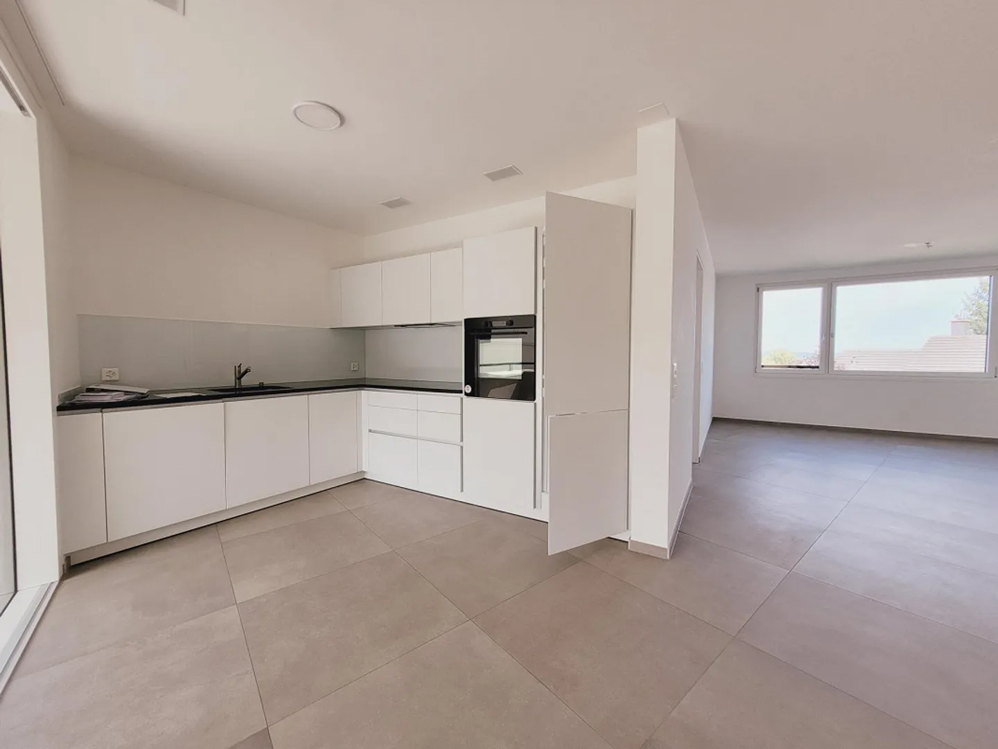 Moderno appartamento di 3,5 locali (con lavatrice, asciugatrice e locale hobby) a Nespelmattweg - Foto 3 di 13