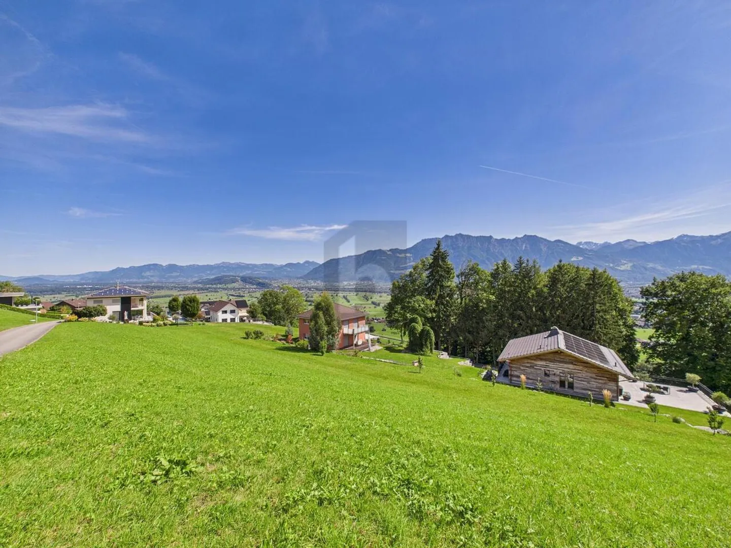 TERRAIN CONSTRUCTIBLE ATTRACTIF AVEC VUES MERVEILLEUSES - Photo 3 sur 4