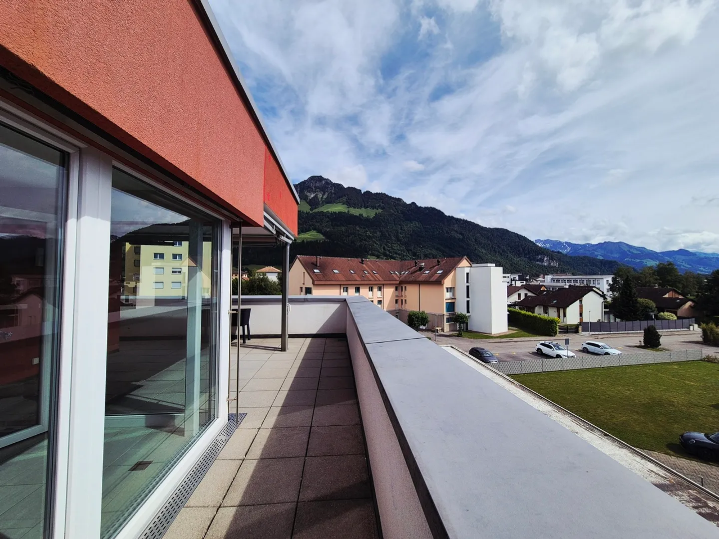 BROC - Attico con 3,5 stanze e vista panoramica - Foto 3 di 12