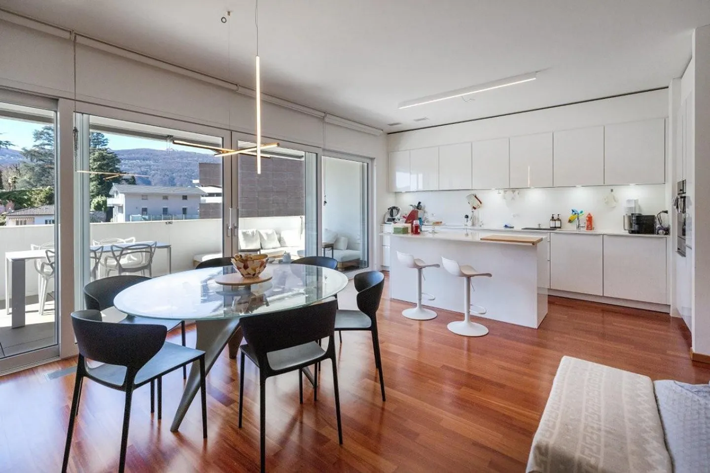 Appartamento attico con 4,5 stanze e vista libera a Lugano-Besso - Foto 2 di 16