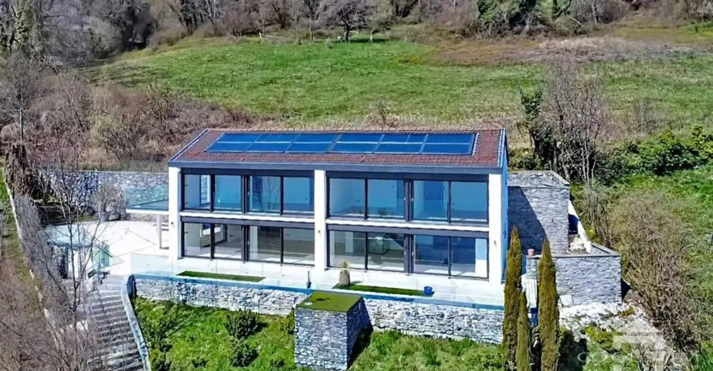 Contemporary Villa with Pool - Photo 2 of 9