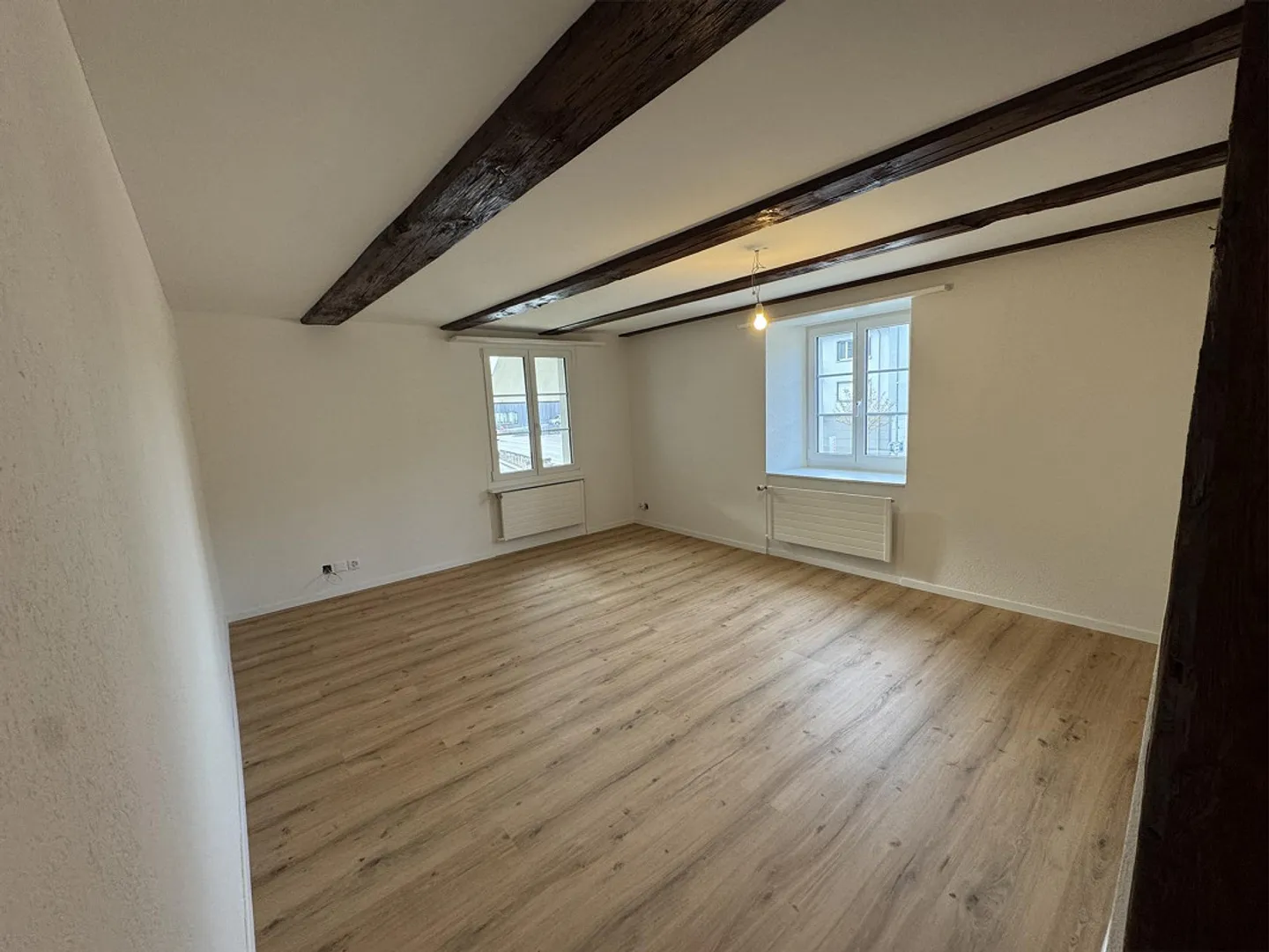 Appartamento ristrutturato di 4,5 locali nel centro del villaggio di Spreitenbach - Foto 4 di 7