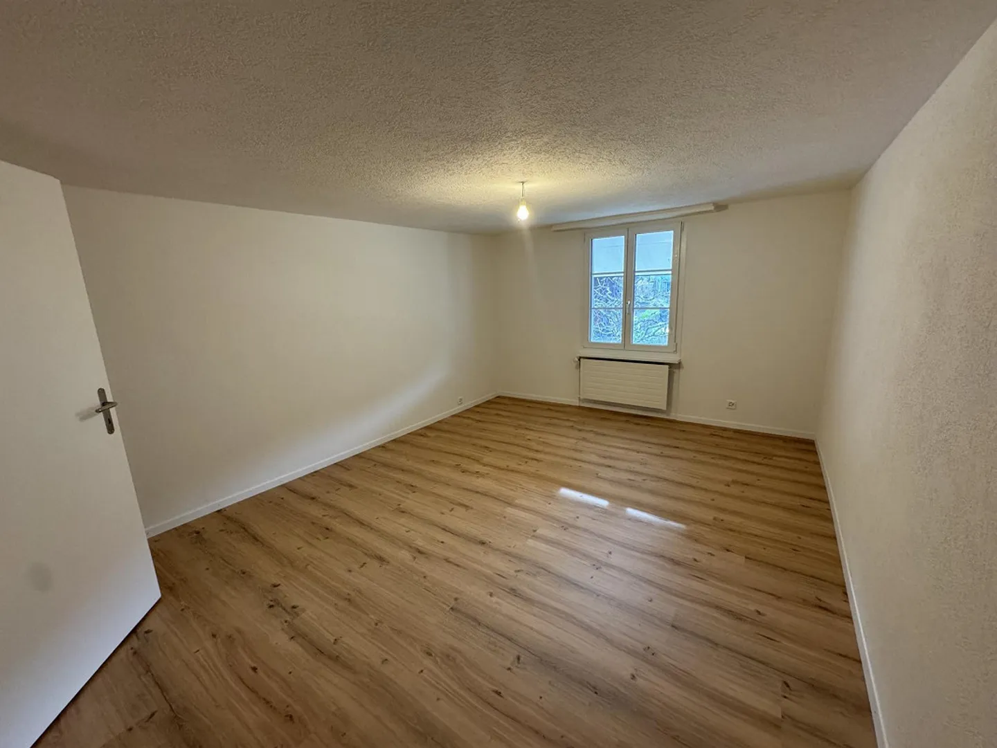 Appartamento ristrutturato di 4,5 locali nel centro del villaggio di Spreitenbach - Foto 5 di 7