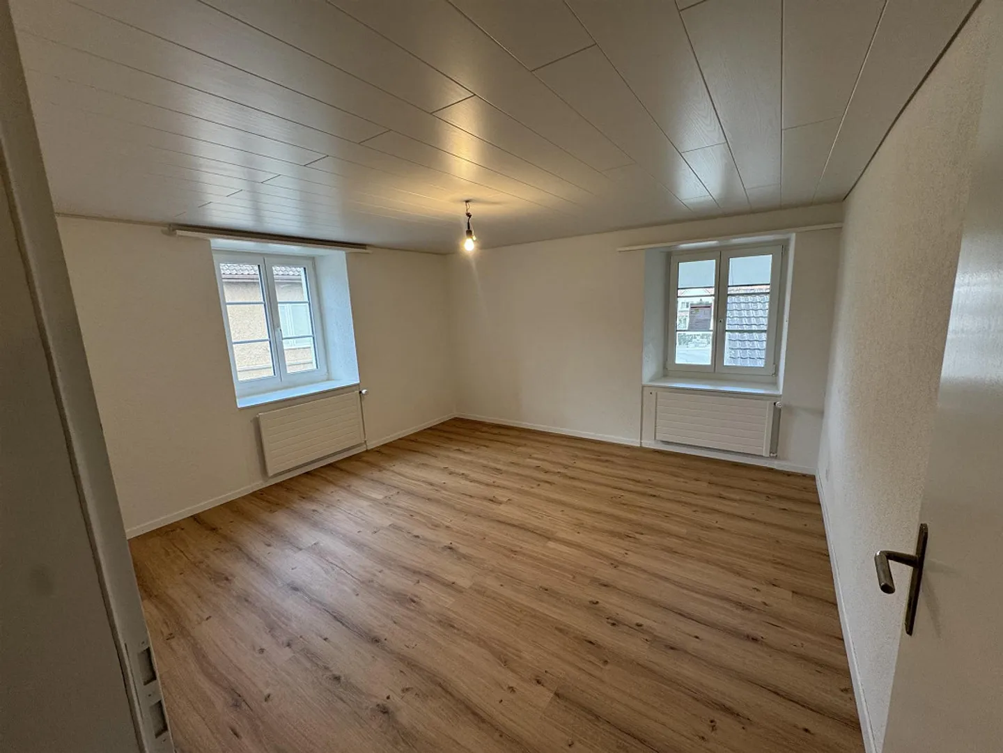 Appartamento ristrutturato di 4,5 locali nel centro del villaggio di Spreitenbach - Foto 6 di 7