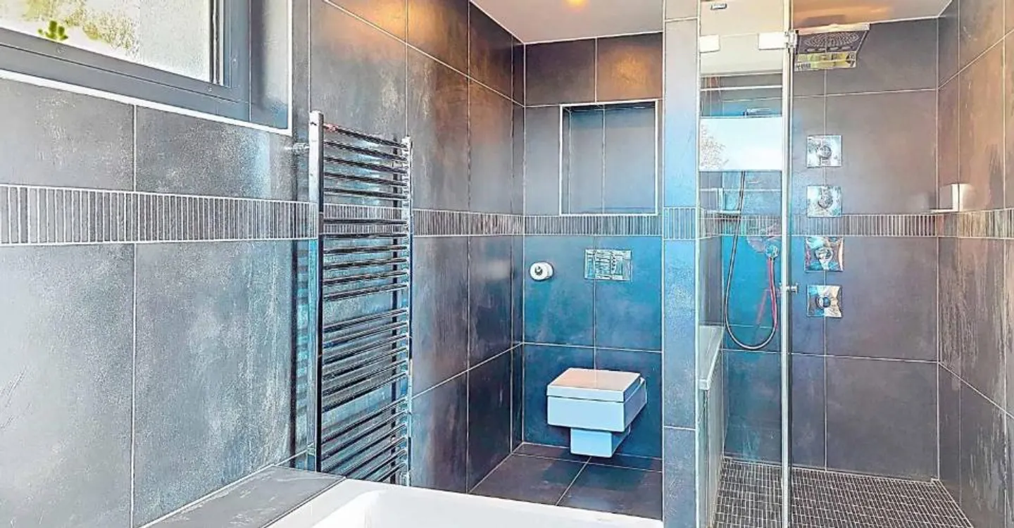 Contemporary Villa with Pool - Photo 8 of 9