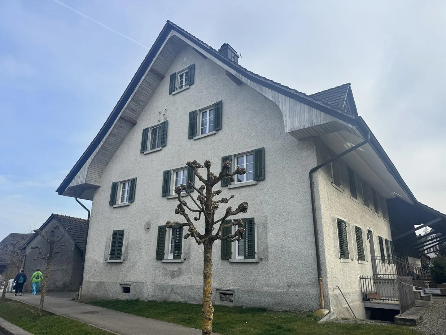 Appartamento ristrutturato di 4,5 locali nel centro del villaggio di Spreitenbach - Foto 1 di 7