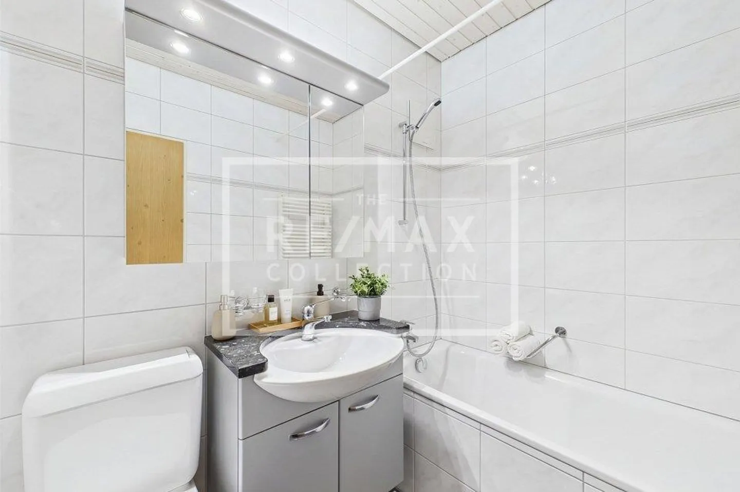 Sunny Attic Apartment in Bonstetten with Dream View, near Zurich - Photo 2 of 13