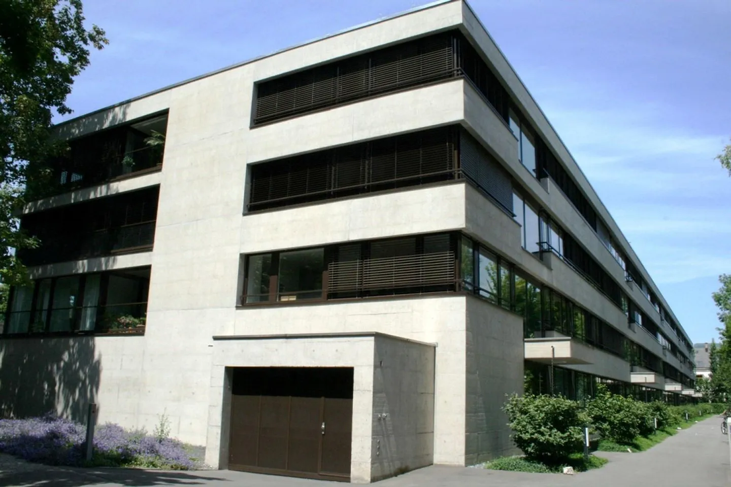 Place de stationnement au St. Alban-Rheinweg à Bâle - Photo 1 sur 1