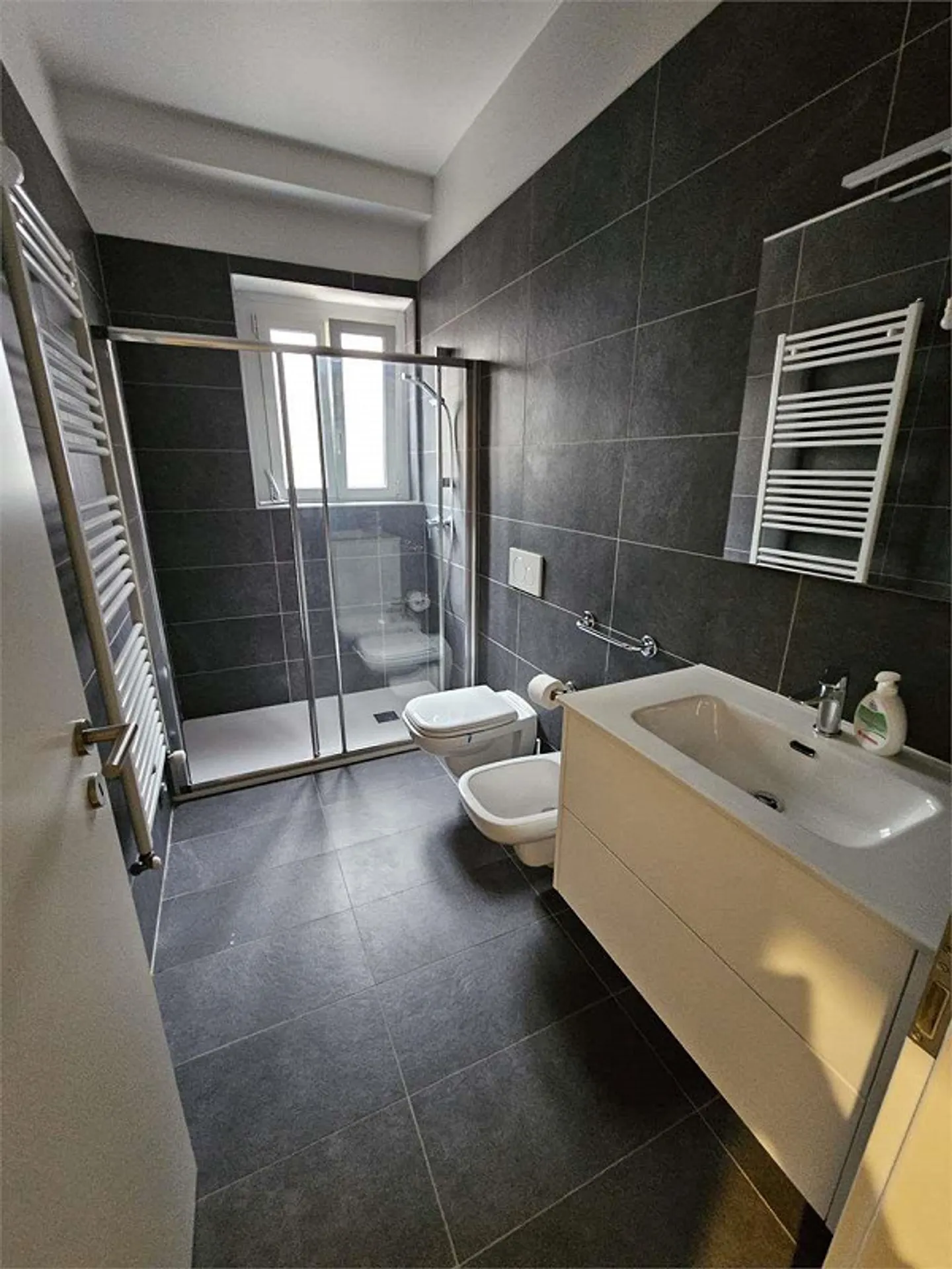 Renoviertes Apartment mit Seeblick - Foto 11 von 13