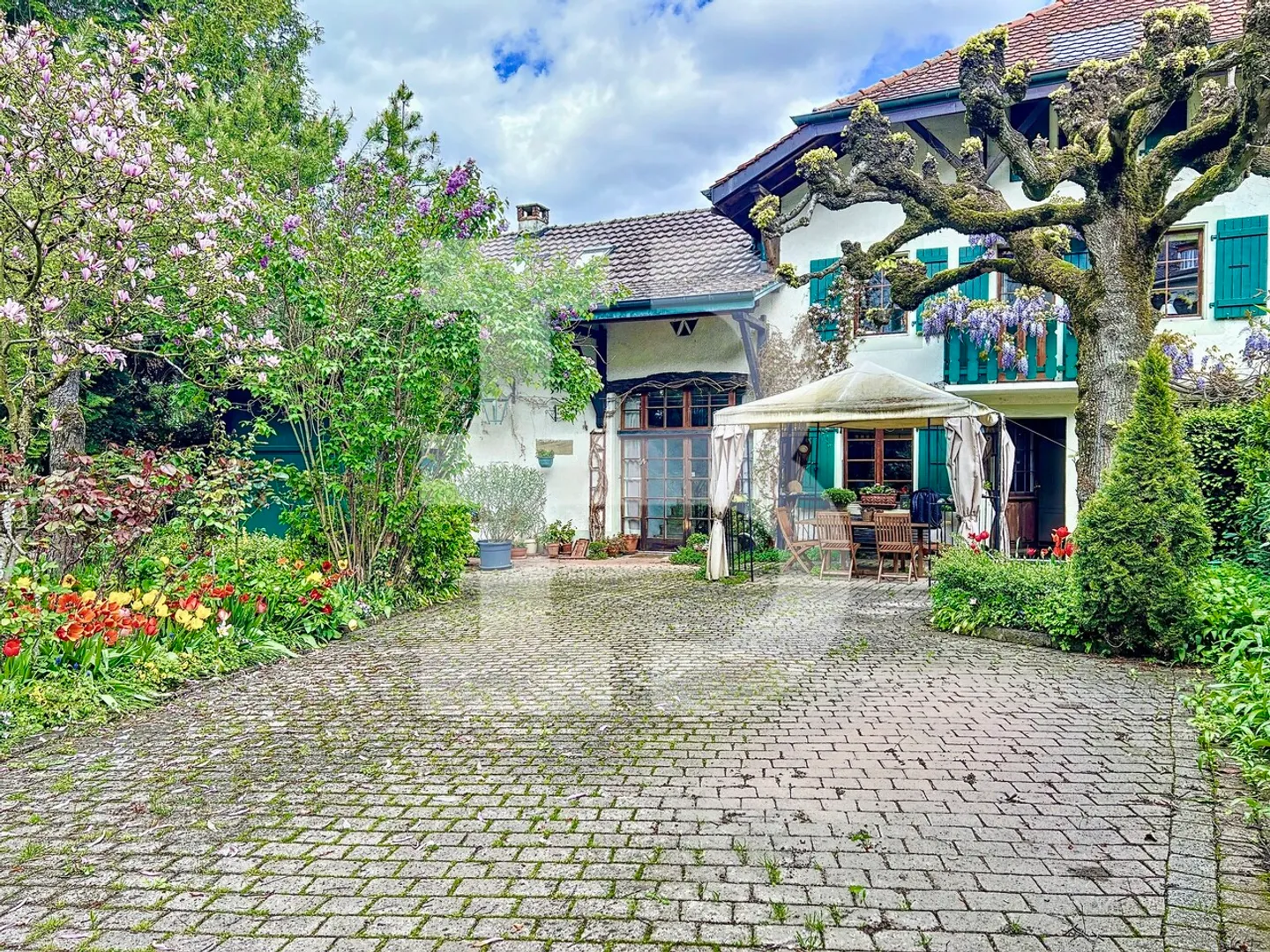 Magnifico casale nel cuore del villaggio di Bernex - Foto 1 di 11
