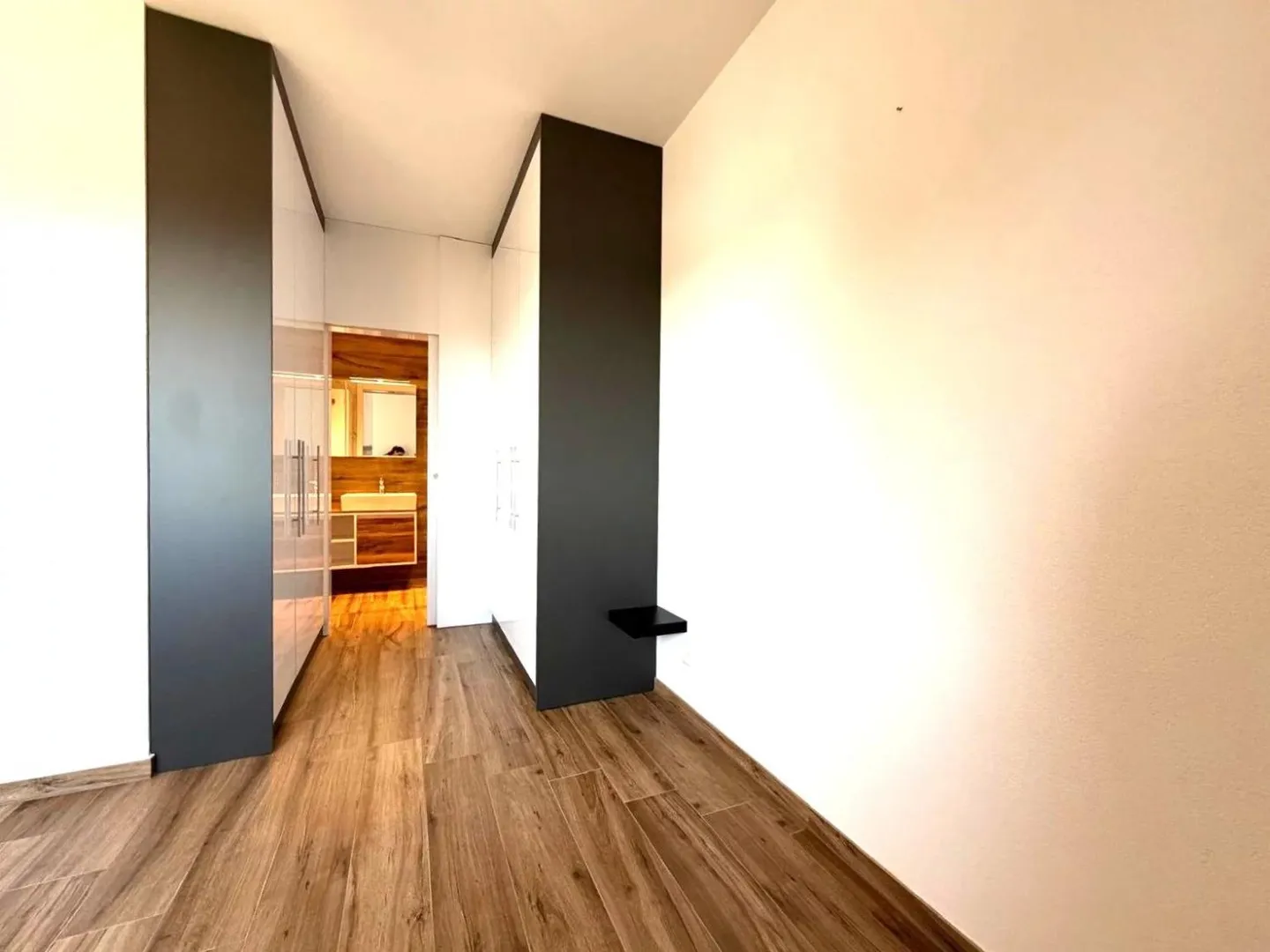 4.5 Room House - Photo 5 of 10