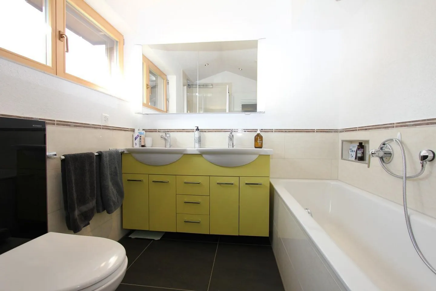 Casa Atrium Attraente in una Posizione Soleggiata e Vicina alla Città - Foto 9 di 13