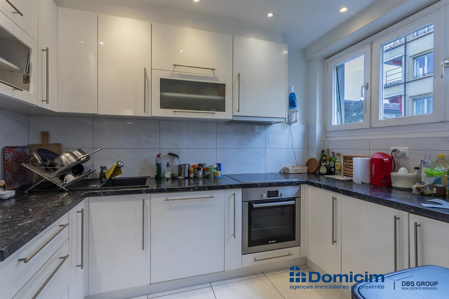 EXCLUSIVITY, SOUGHT-AFTER DISTRICT UNDER THE TRAIN STATION, 3.5 ROOMS WITH BALCONY - Photo 3 of 7