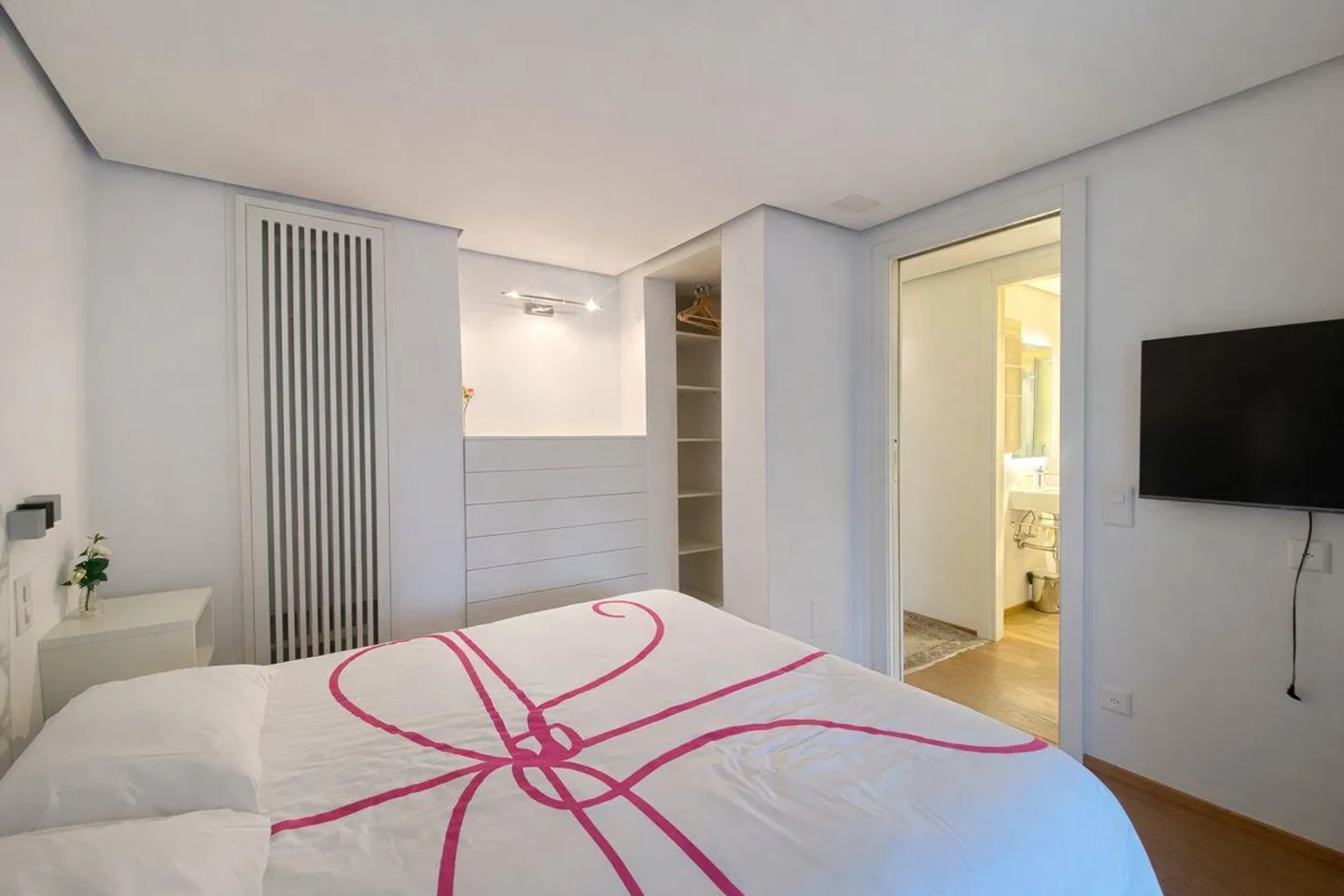 Paradis - Appartement moderne et lumineux de 2,5 pièces avec vue sur le lac - Photo 2 sur 5