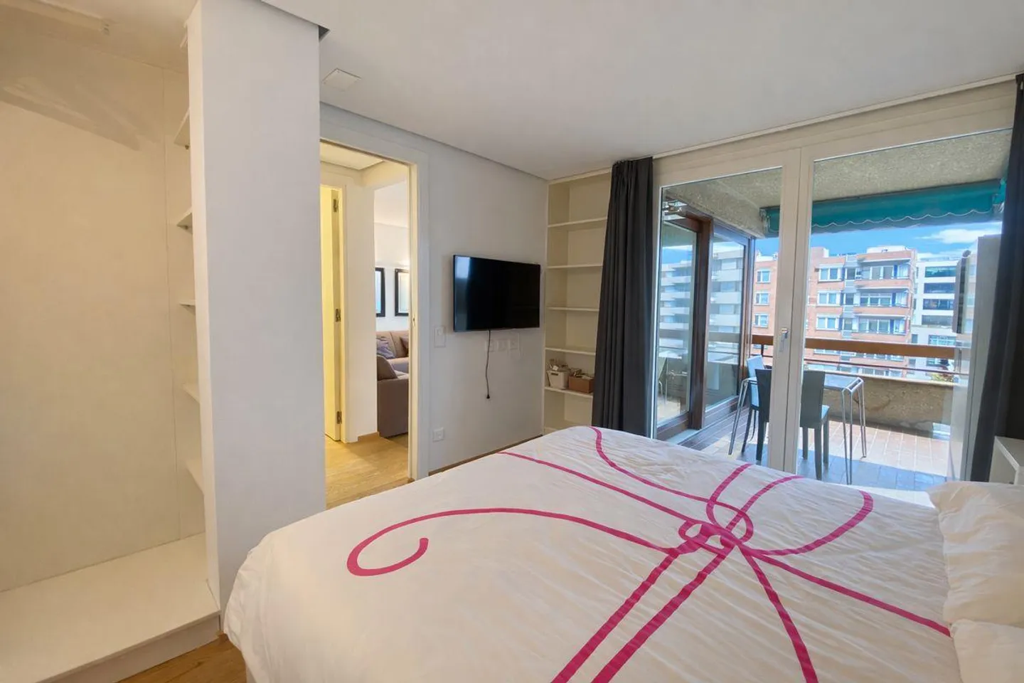 Paradis - Appartement moderne et lumineux de 2,5 pièces avec vue sur le lac - Photo 3 sur 5