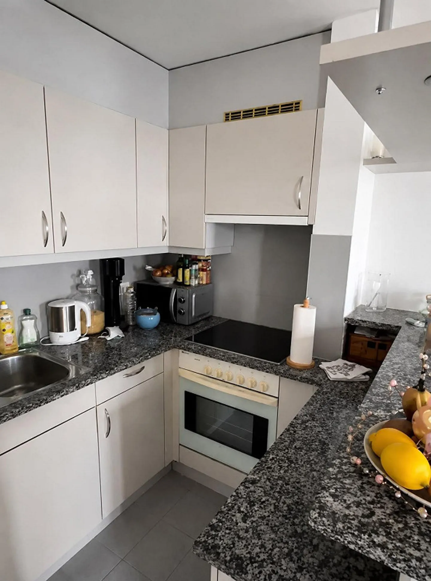 2.5 Room Apartment in Kloten - Photo 2 of 5