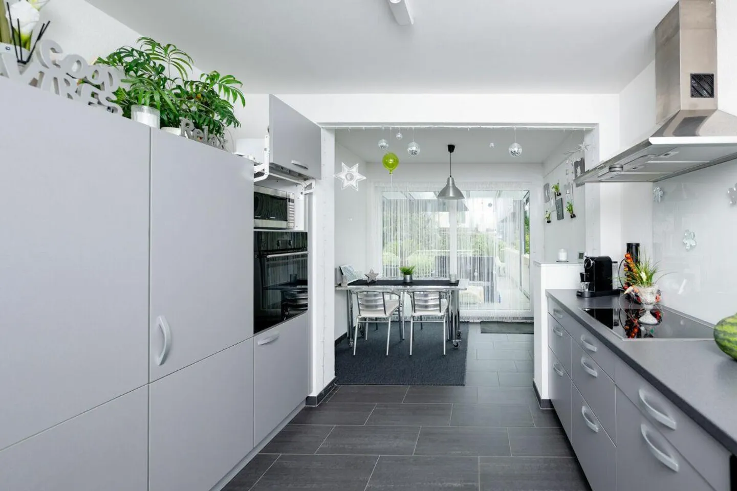 Modernized semi-detached family house with garden in Aarau - Photo 3 of 6