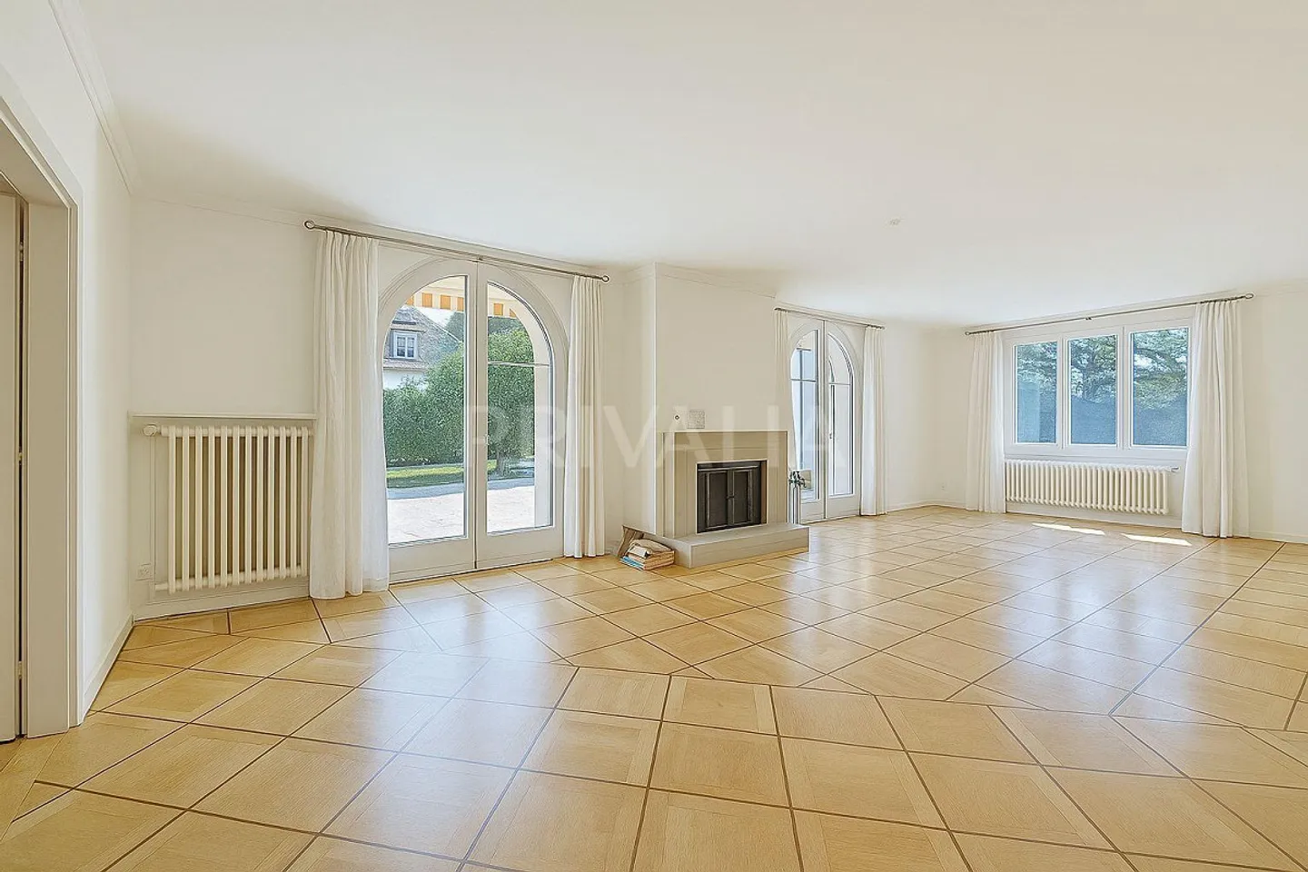 Charmante villa individuelle avec piscine dans un environnement calme et verdoyant - Photo 3 sur 13