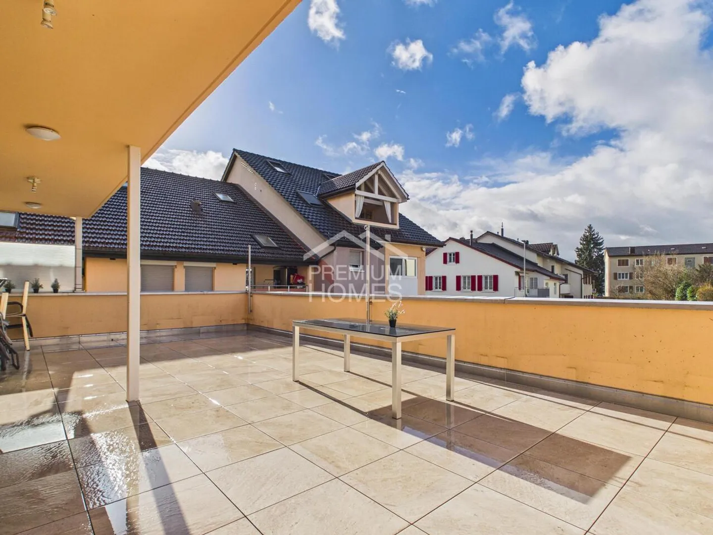 Grosszügiges Zuhause mit sonniger Terrasse - Foto 3 von 13