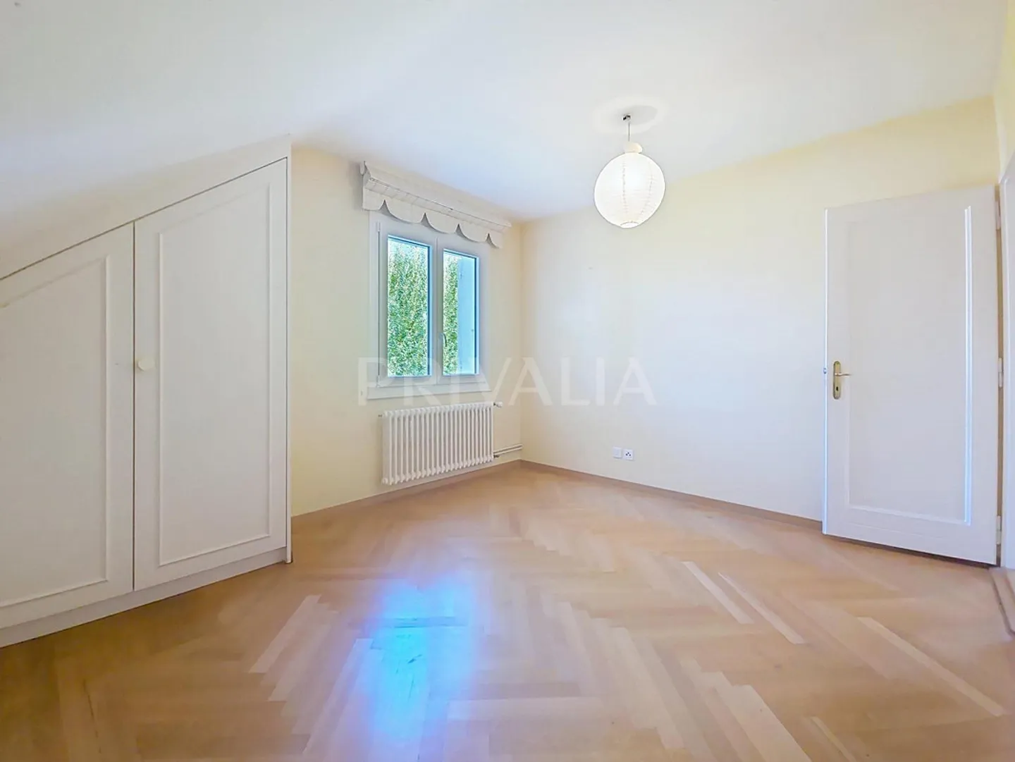 Charmante villa individuelle avec piscine dans un environnement calme et verdoyant - Photo 9 sur 13