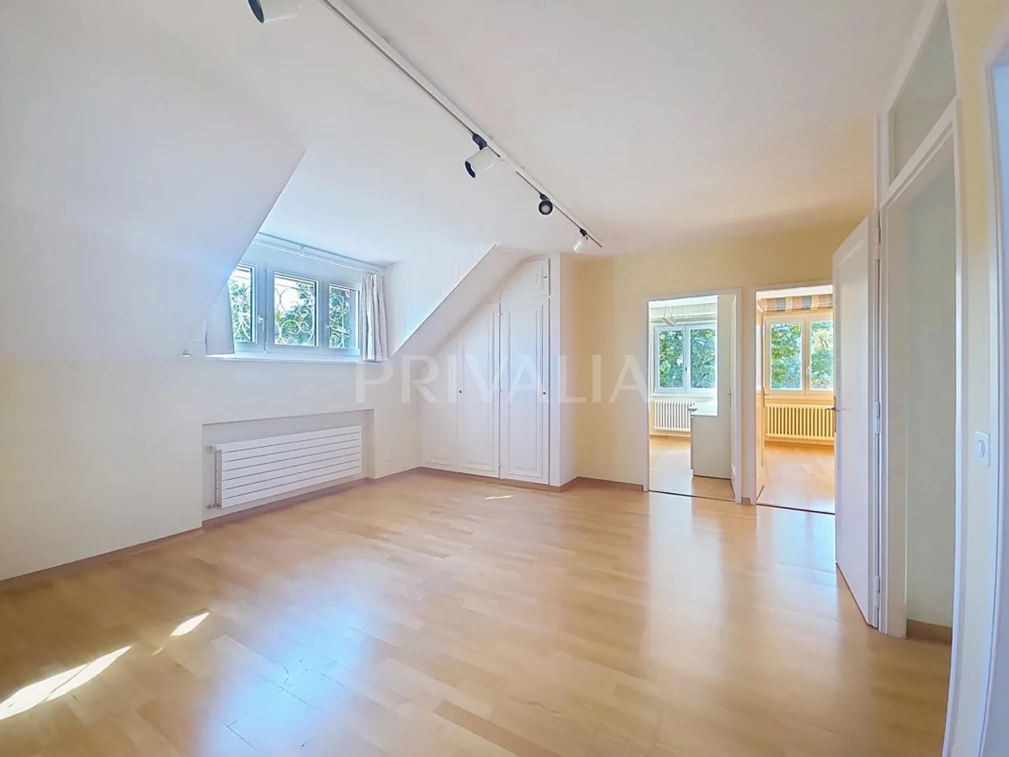 Charmante villa individuelle avec piscine dans un environnement calme et verdoyant - Photo 12 sur 13