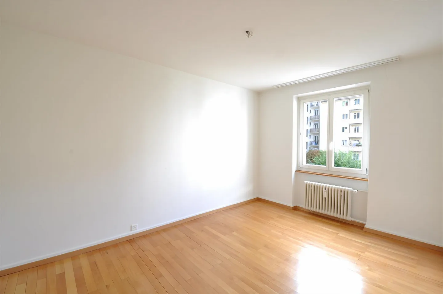 Appartement lumineux et central de 3 pièces - Photo 2 sur 4