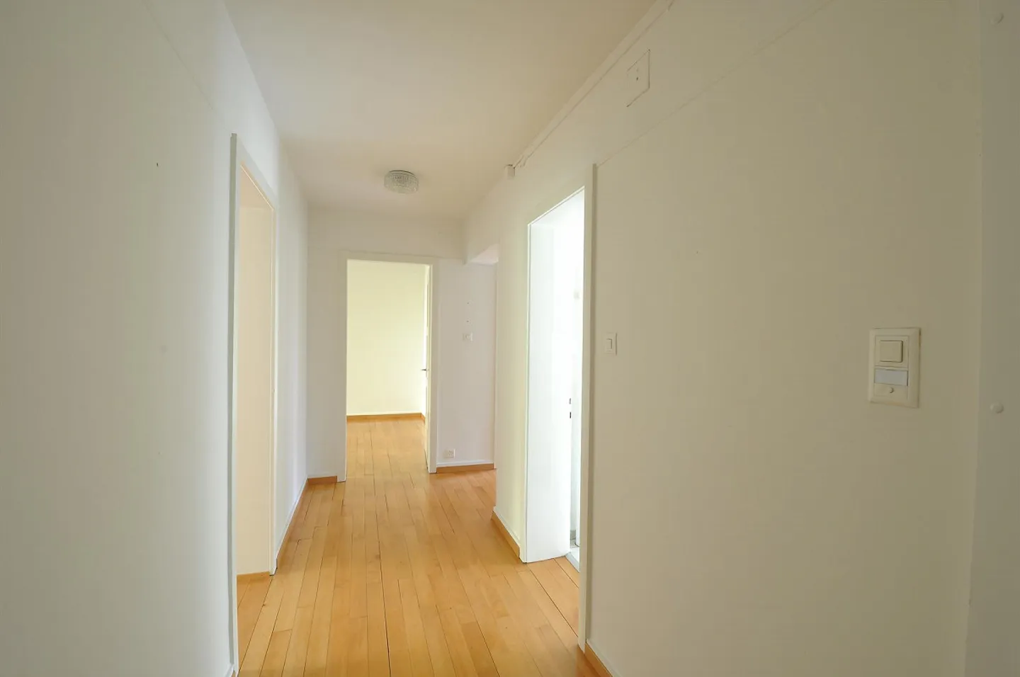 Appartement lumineux et central de 3 pièces - Photo 3 sur 4