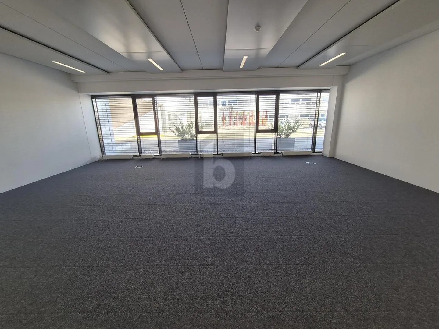 HELLES UND ATTRAKTIVES BÜRO - Foto 1 von 5