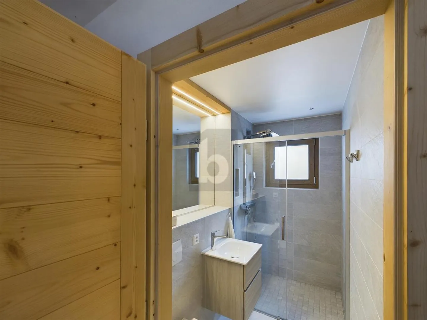 PREZZO ECCEZIONALE! ACCOGLIENTE IN RESIDENZA PRINCIPALE - Foto 3 di 4