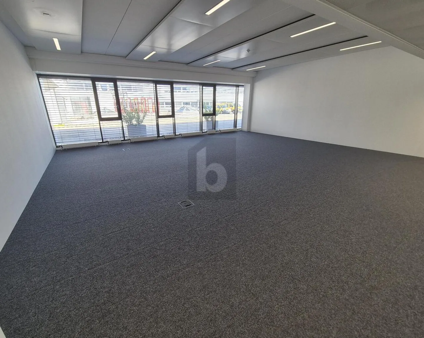 HELLES UND ATTRAKTIVES BÜRO - Foto 4 von 5