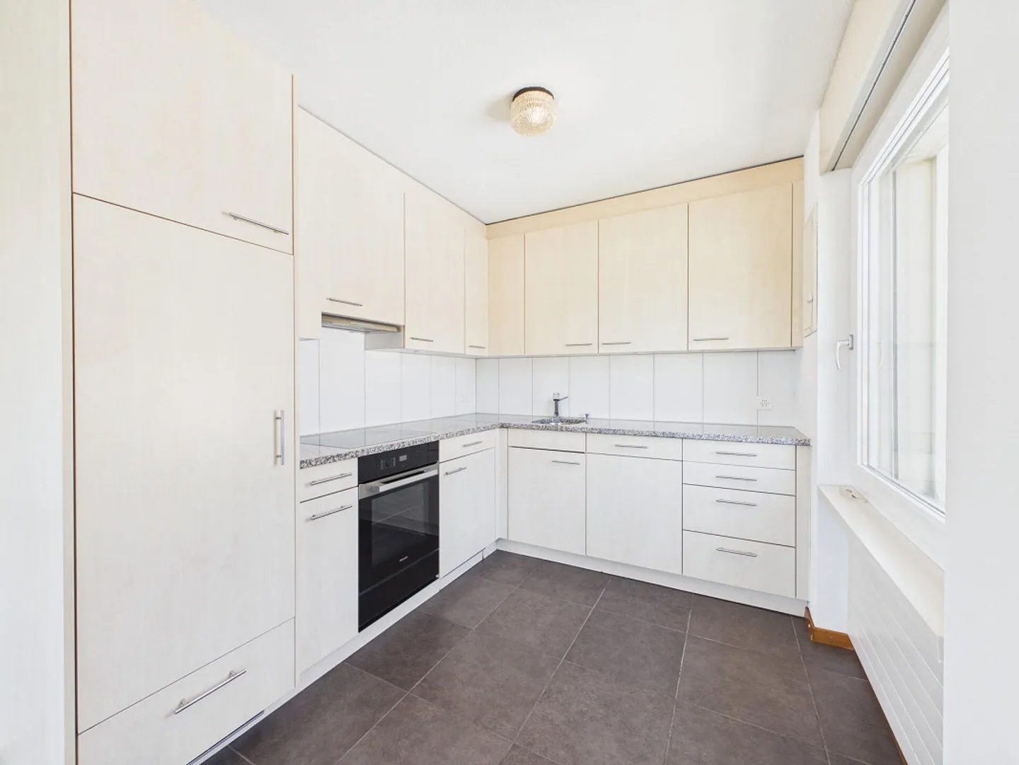 Sunny Oasis in the Green – centrally located, quiet and with a fantastic... - Photo 3 of 7