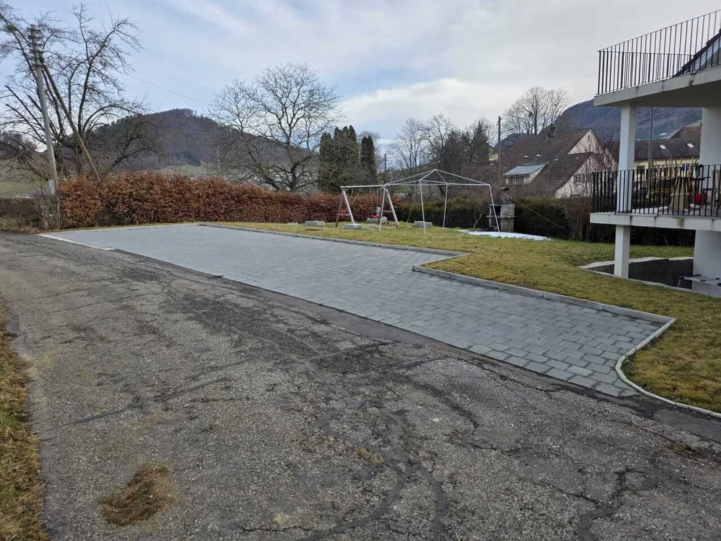 6 outdoor parking spaces, new and level - rent in Zullwil SO - Photo 3 of 6